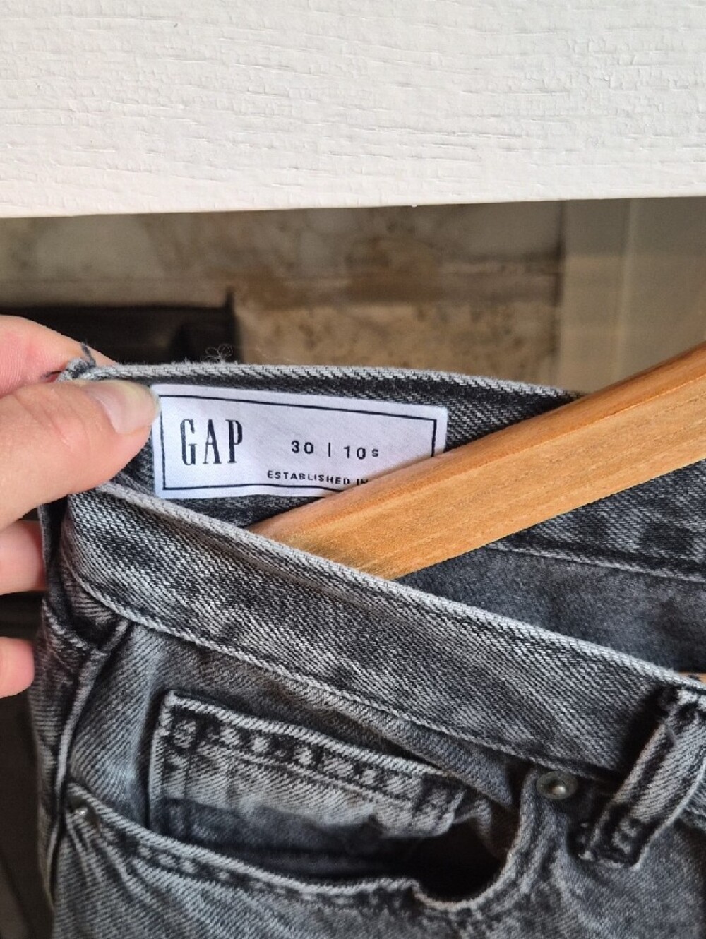 GAP Barrel Black Washed Relaxed Jeans, 30, 10 - Picture 2 of 3